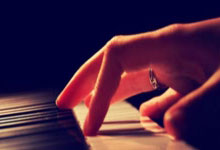 jiuyou官方网站：[NBA]兰德尔分球中路 麦克丹尼尔斯滑翔劈扣.